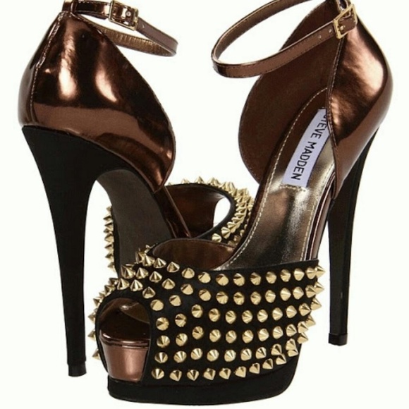 Steve Madden Shoes - Steve Madden Studded Black Obstcl-s Pumps
